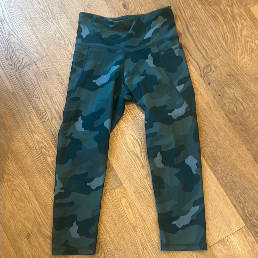 Old Navy Elevate Camo Print Leggings